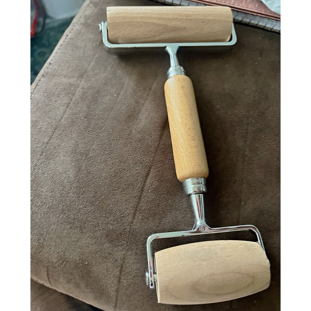 Vtg. Kingdom Treasures Practical Pastry Roller Plain Rolling Pin Wood/Metal 9 in